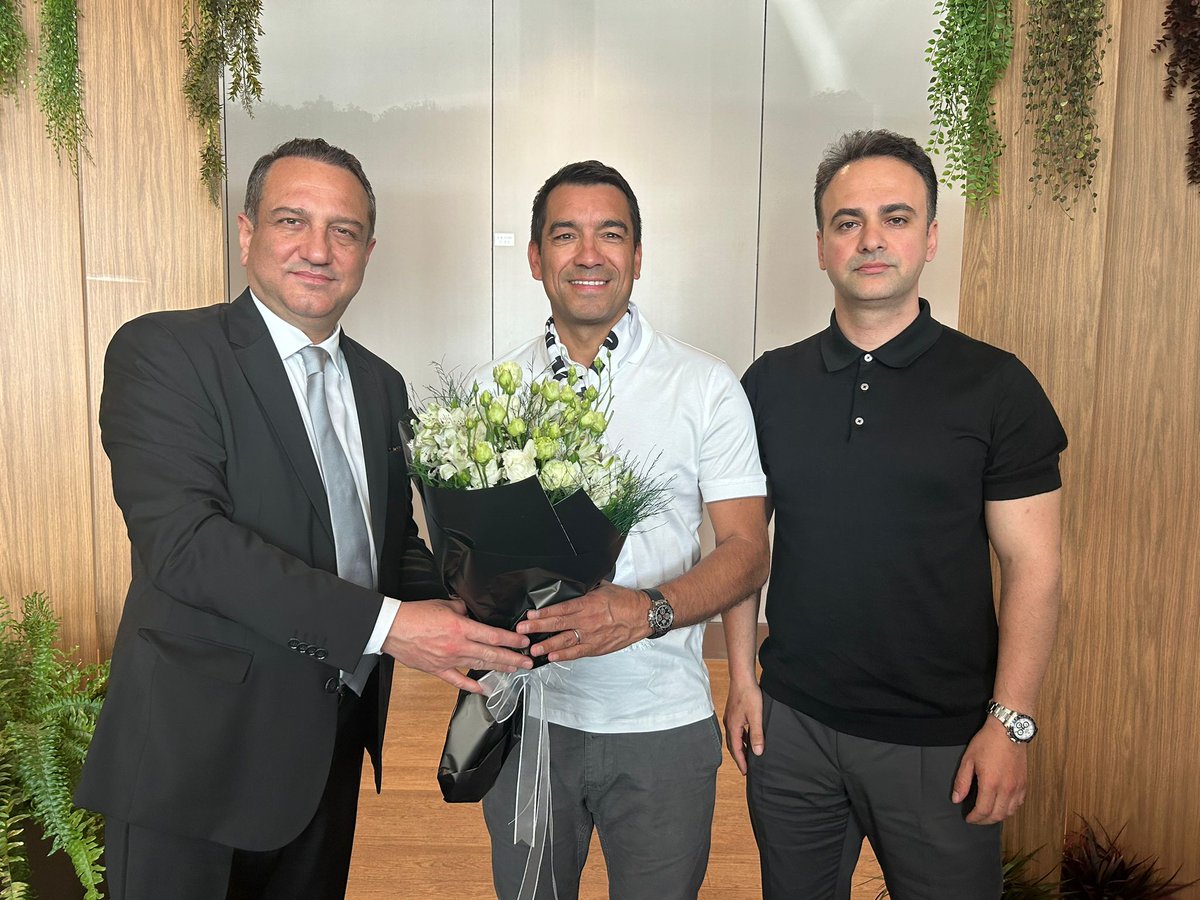 Giovanni van Bronckhorst 🖤🤍

#WelkomGvB