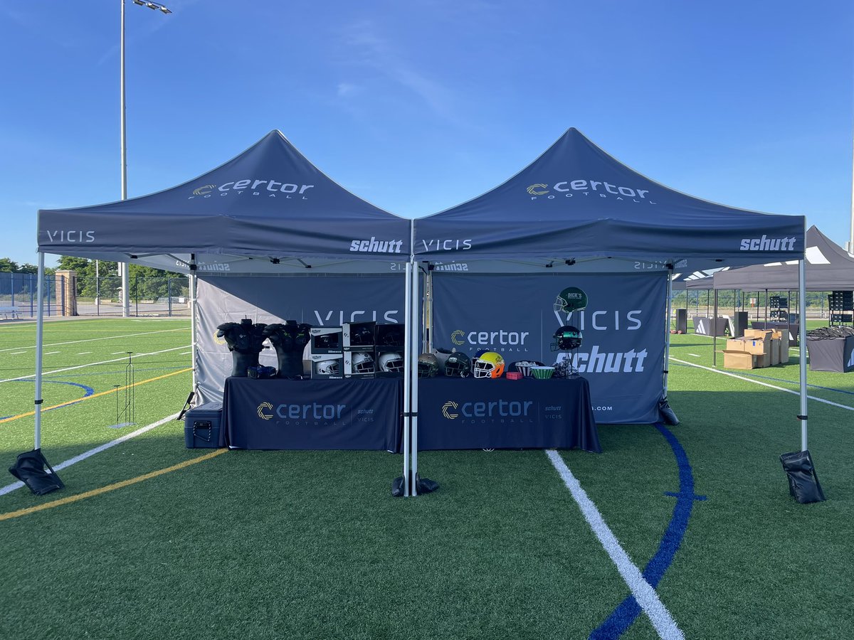 AndrewSternL's tweet image. All set up here for @DICKS Football University teaching why @schuttsports @vicispro are the best in the game. #BuiltForBattle #BeIconic #ForeverForward #ItsMoreThanFootball