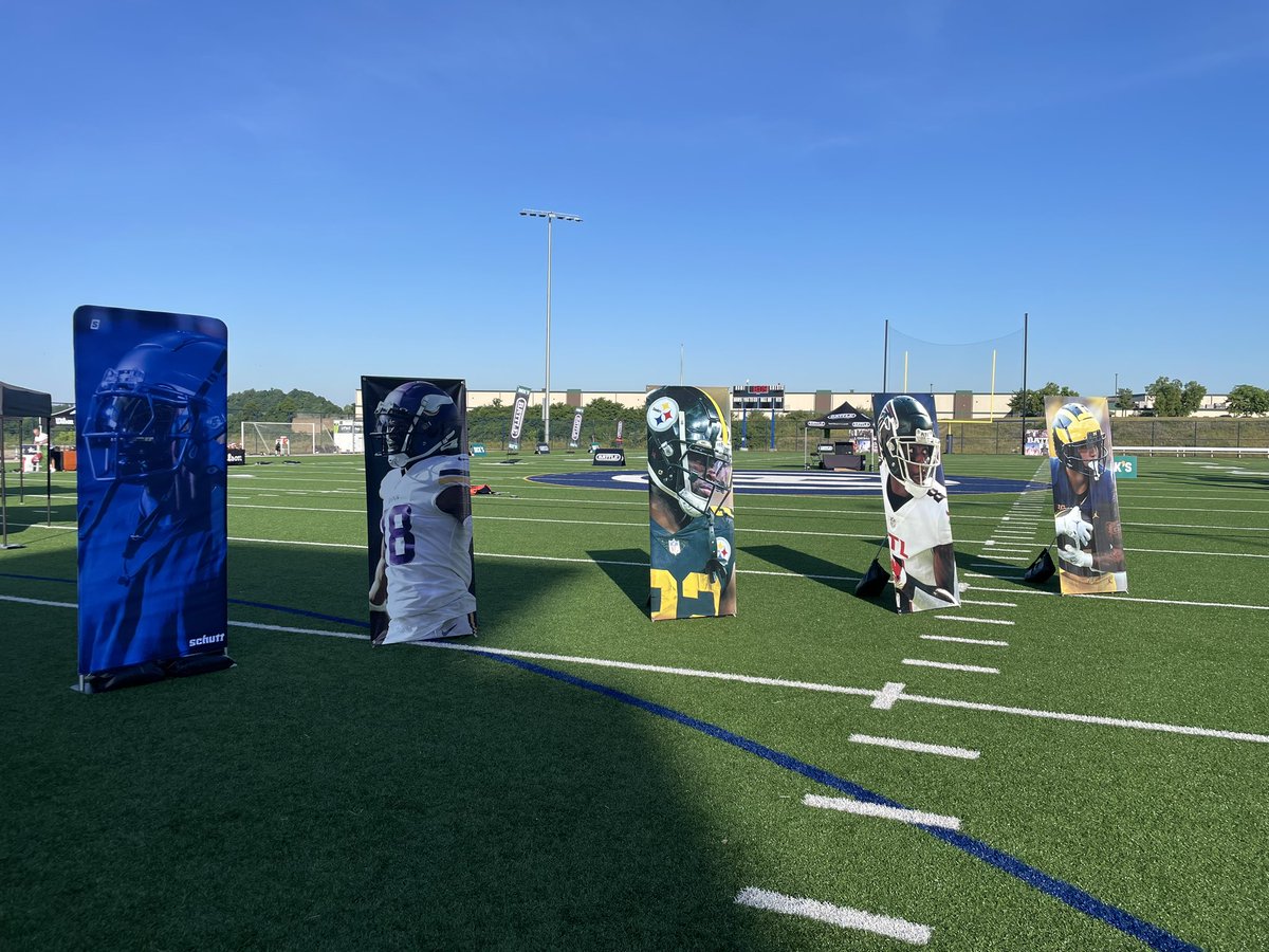 AndrewSternL's tweet image. All set up here for @DICKS Football University teaching why @schuttsports @vicispro are the best in the game. #BuiltForBattle #BeIconic #ForeverForward #ItsMoreThanFootball