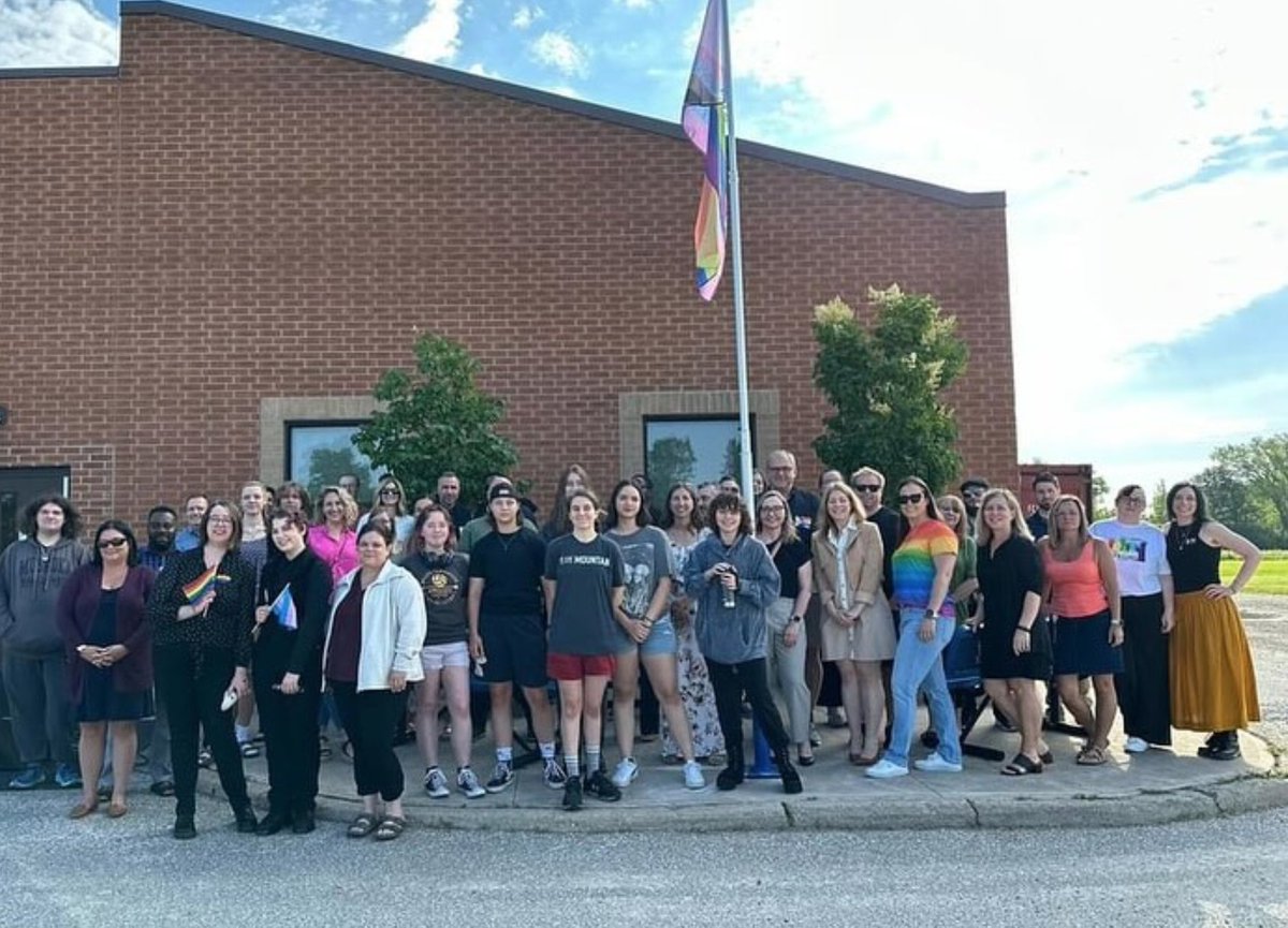 École secondaire catholique E.J. Lajeunesse tweet media