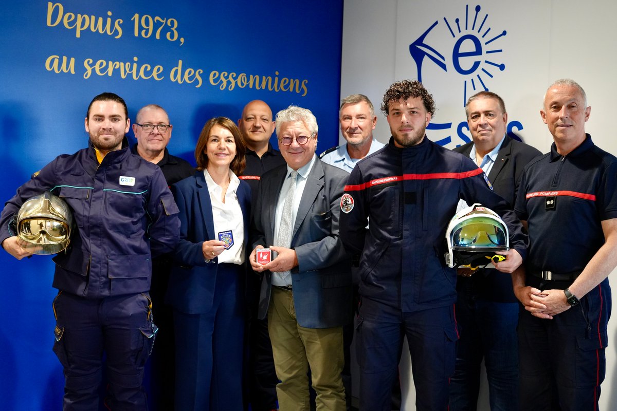 🤝 ✒️ Ce matin, le PCASDIS, <a href="/guycrosnier/">Guy CROSNIER</a> et <a href="/CecileNivaud/">Cécile Nivaud</a>, directrice territoriale IDF Ouest chez <a href="/GRDF/">GRDF</a>, ont signé une convention cadre de disponibilité des sapeurs-pompiers volontaires (SPV) qui vise à faciliter l’activité de SPV. 
+d’infos bit.ly/3yx4qX5