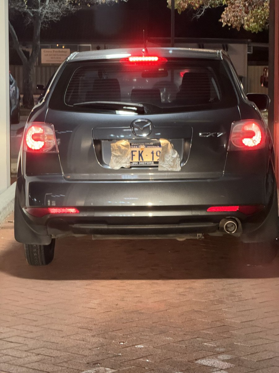 JonPestana's tweet photo. @WA_Police  @BelmontPol Seen in Belmont KFC https://t.co/OEvuIeLmCy
