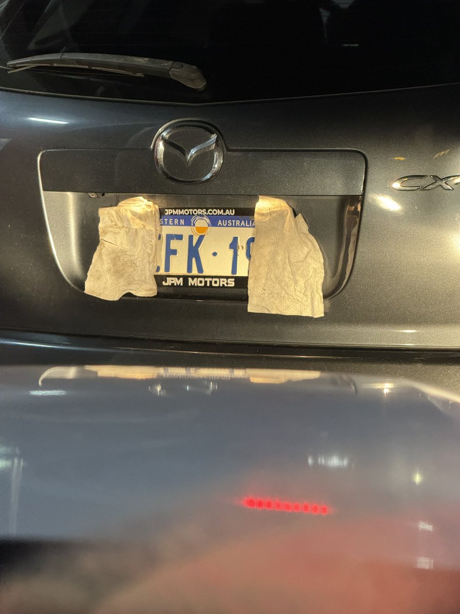 JonPestana's tweet photo. @WA_Police  @BelmontPol Seen in Belmont KFC https://t.co/OEvuIeLmCy