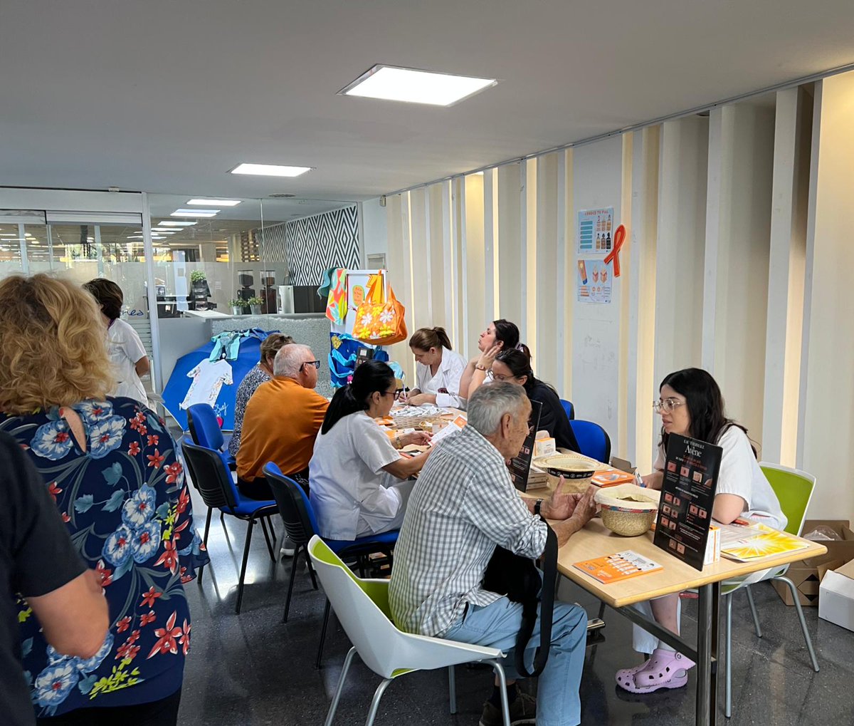 GVAsaludelche's tweet photo. 📌#DíaDeLaPrevenciónCáncerDePiel 🕶☀️

👉El Hospital General  de Elche diagnostica 89 nuevos casos de melanoma en 2023

✔️Los expertos recomiendan protegerse del sol con ropa, sombreros, gafas de sol  y una crema solar SPF igual o mayor a 50 👇

🔗 https://t.co/XGFOadwRVW https://t.co/DsPgPcsOqy