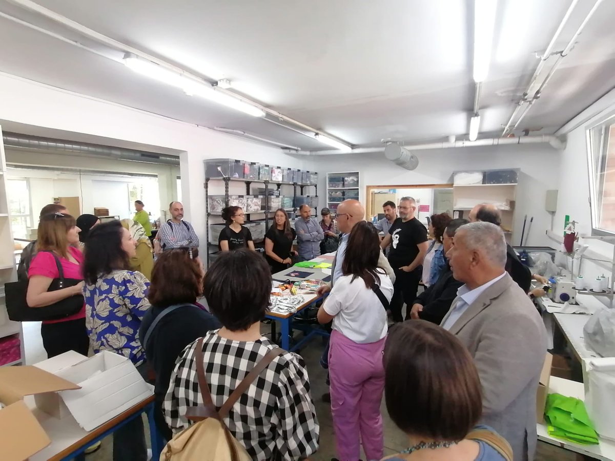 MedCities's tweet photo. 3⃣rd day for #LaserMed2024 participants: A study visit to @ajelprat to learn about the local council economic promotion Dept &amp; learn from 2 social and circular economy initiatives
✔️occupational insertion service @FRubricatus  ✔️#REDO, a social enterprise of circular construction https://t.co/bCk197ZA9u