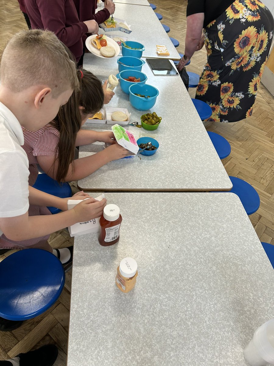 GooseacrePri's tweet photo. Year 5 have opened their own Burger Shop this afternoon and the first customers are in! 🍔 https://t.co/vF1rA2LgYx