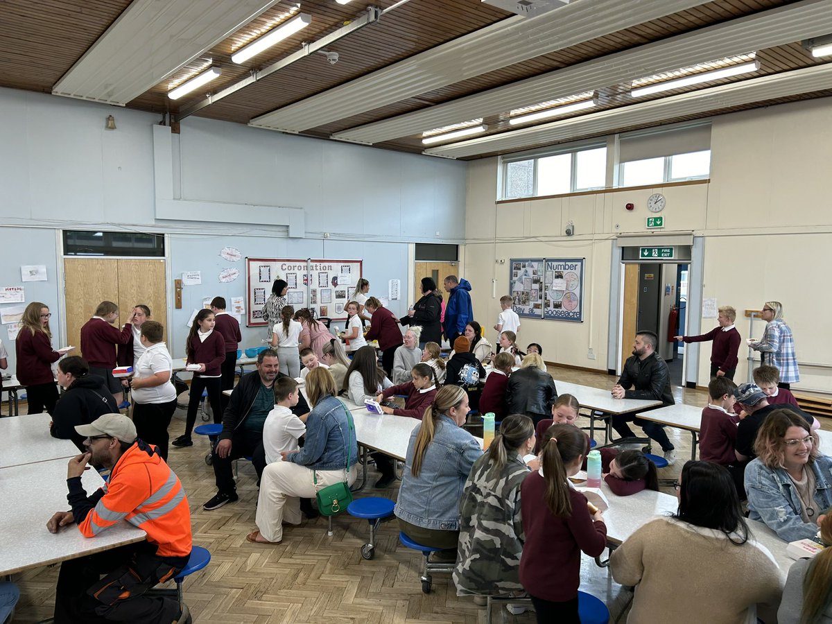GooseacrePri's tweet photo. Year 5 have opened their own Burger Shop this afternoon and the first customers are in! 🍔 https://t.co/vF1rA2LgYx