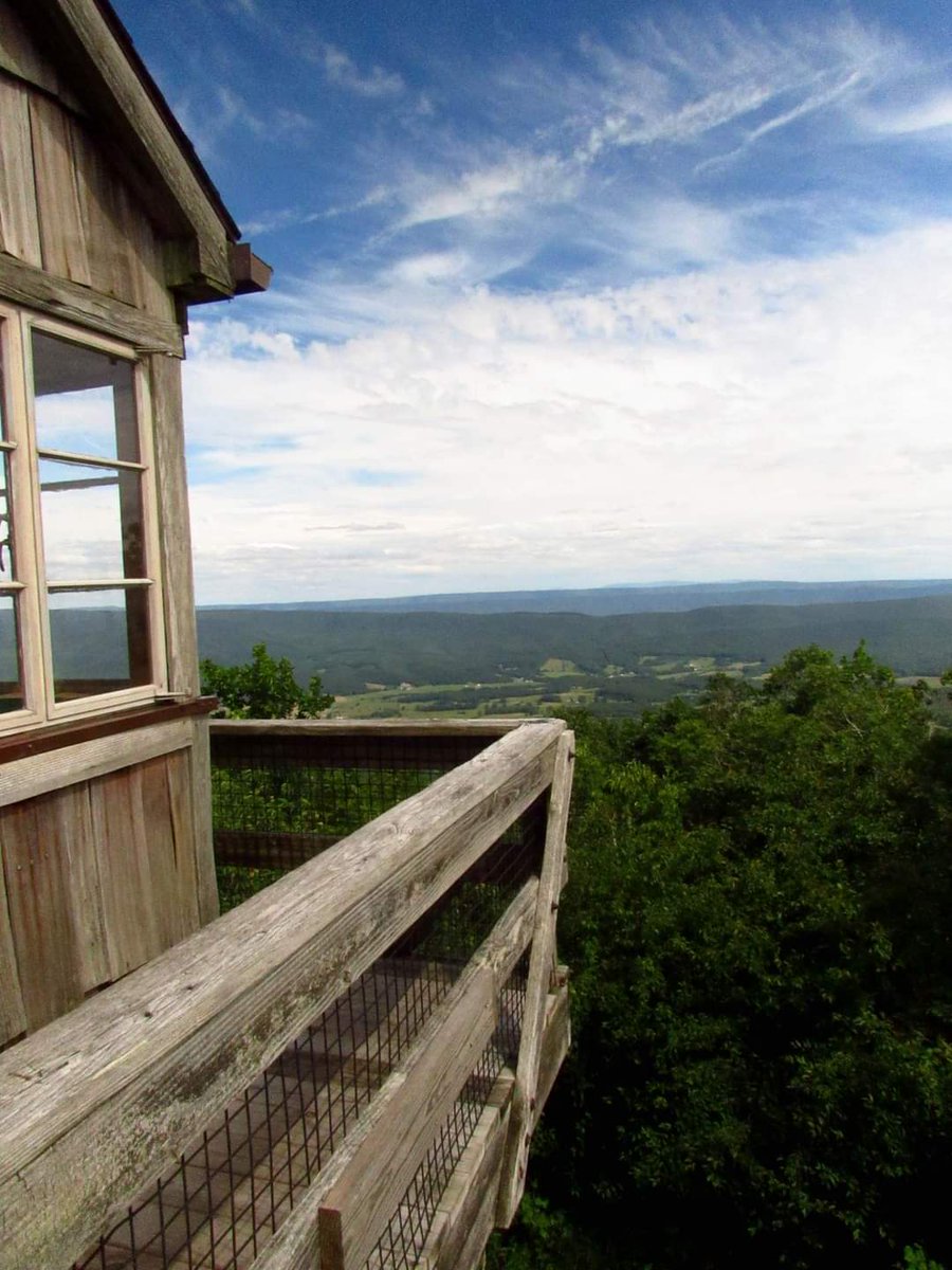 Dawn20222's tweet photo. Hanging Rock Raptor Observatory. People visit here quite often to perchance see their favorite #birds in migration. #explorewv #birdwatching https://t.co/rnP1YASsuL