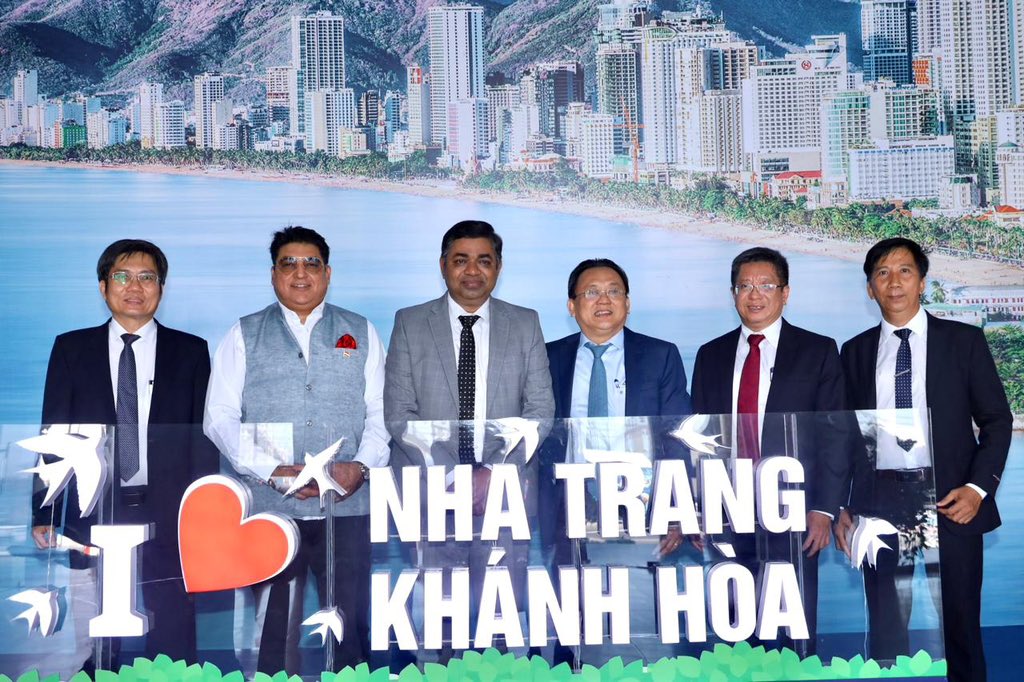 CG of India &amp; Captain Rahul Bali, Producer of first India Vietnam Film met leaders of Khanh Hoa to announce the film shoot in Nha Trang #LoveinVietnam <a href="/shantanum07/">Shantanu Maheshwari</a> <a href="/iavneetkaur/">Avneet Kaur</a>  @rahatkazmifilms <a href="/OmungKumar/">Omung Kumar B</a> <a href="/md_innovations/">Captain Rahul Bali</a> 
 <a href="/MEABharat/">Ministry of External Affairs Bharat</a> <a href="/AmbHanoi/">India in Vietnam</a> <a href="/VietnamAirlines/">Vietnam Airlines</a> <a href="/DelhiEmbassy/">VietNam Embassy Delhi</a>
