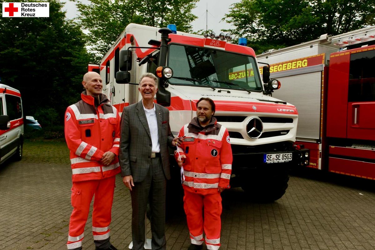 Neues Rettungsmittel in Henstedt-Ulzburg: Bereits im Herbst 2019 kamen die ersten Gespräche auf, es soll wieder ein hochgeländegängiges Rettungsmittel für den Katastrophenschutz im Kreis Segeberg geben. Nun wurde der neue Unimog an die 1. SAN Gruppe Arzt… dlvr.it/T8DP51