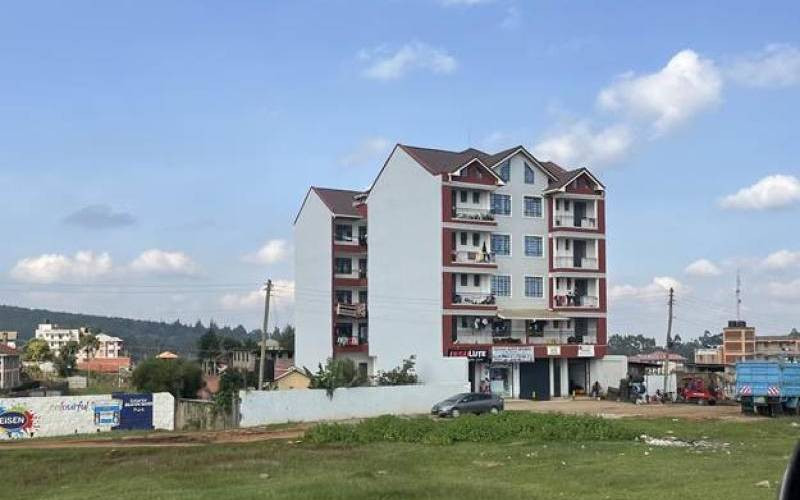 VybezRadioKE's tweet photo. Ni rules gani za ma landlord hukukatsia mbaya?
#vybeAYard #BezRepThursday
@Browngalnessa & @deejaypatiz https://t.co/lHKqi4amXp
