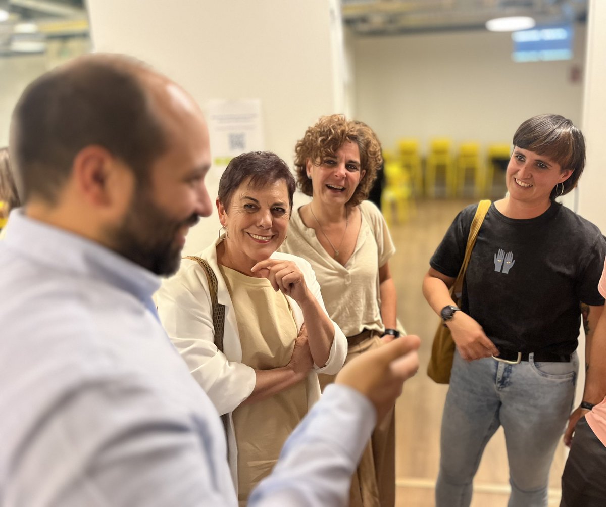 Plazera izan da <a href="/JusticiaAliment/">Justicia Alimentaria</a>-ak tokiko merkatuen inguruan Madrilen antolatutako jardunaldietan parte hartzea nazioarteko eta EHko esperientzien berri izateko.

Azpeitiko eta Bergarako proiektu kooperatiboak dira bidea elikadura burujabetza lortzeko. <a href="/elikagunea/">Elikagunea</a> @EreindajanBer