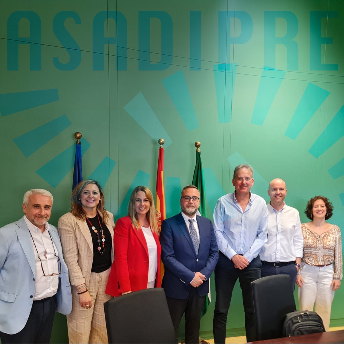 asadipre's tweet photo. En el día de ayer, nos reunimos ASADIPRE y ADIÁN con el Director General del profesorado y Recursos Humanos de la Consejería de Desarrollo Educativo y Formación Profesional , donde hemos intercambio información y analizado el fondo de curso.

#asadipre https://t.co/ulZwJFnsBD
