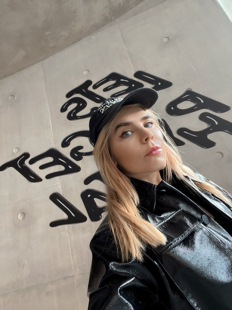 Adriana Illustration (@adriananft) on Twitter photo GM! Letβs get phygital ππ₯
Phygital has been playing a tremendous part in my campaign Burn All The Bridges - learn all about tomorrow at the immersive event <a href="/WeAreNFTUK/">NFTUK</a> β¨
Meanwhile always getting inspired by top innovators #FashionInnovationAgency <a href="/LCFLondon/">London College of Fashion</a> my uni π₯°
#phygital GM! Letβs get phygital ππ₯
Phygital has been playing a tremendous part in my campaign Burn All The Bridges - learn all about tomorrow at the immersive event <a href="/WeAreNFTUK/">NFTUK</a> β¨
Meanwhile always getting inspired by top innovators #FashionInnovationAgency <a href="/LCFLondon/">London College of Fashion</a> my uni π₯°
#phygital