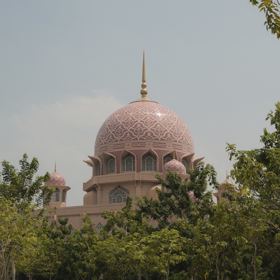 KrishCityHunter's tweet photo. The pink-domed Putra Mosque 🌸 https://t.co/IgnrMA24Gc