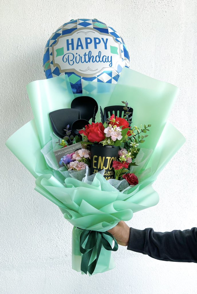 Ssd_kl's tweet photo. "Best friends are the people in your life who make you laugh louder, smile brighter, and live better."

#supersurprisedelivery
#surprisedeliveryipoh
#surprisedeliverygopeng
#surprisedeliverykampar
#kitchentoolsbouquet
#customebouquet https://t.co/AyCequEzTS