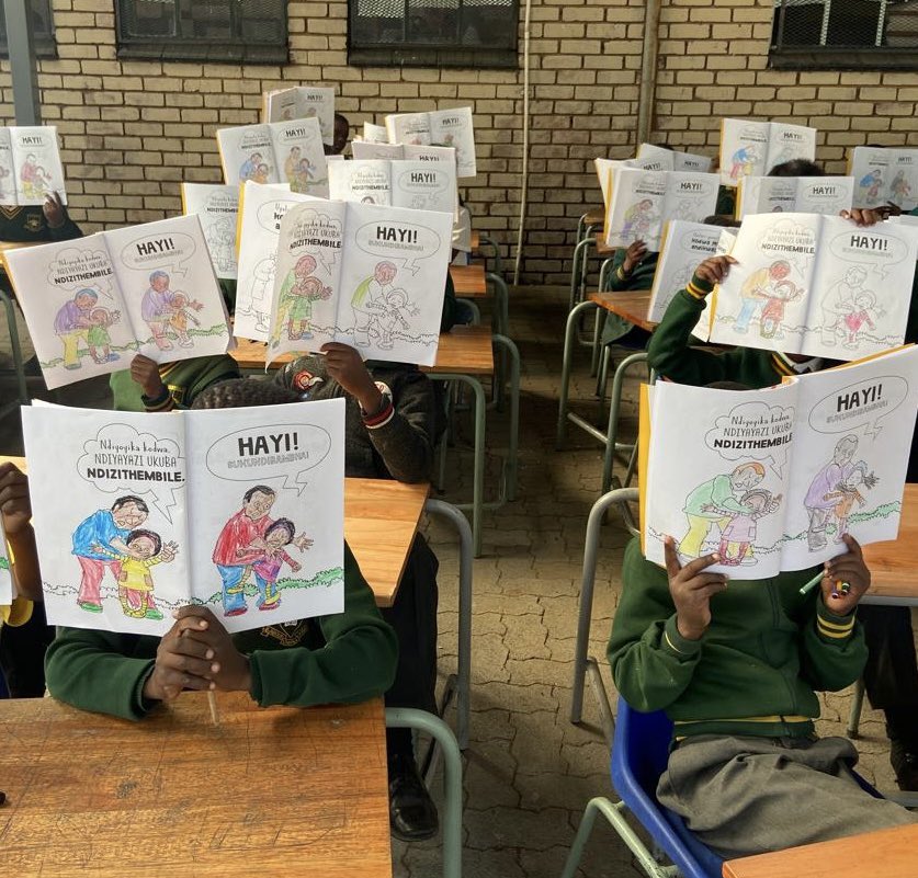 072MISSING's tweet image. The pure joy and excitement continues as we once again handed out MCSA’s colouring-in and story books, which educates the little one’s on #SafetyTipsForChildren, in order to make #SouthAfrica a #SaferPlace for all our children 🙏

If you OR your company would like to get involved