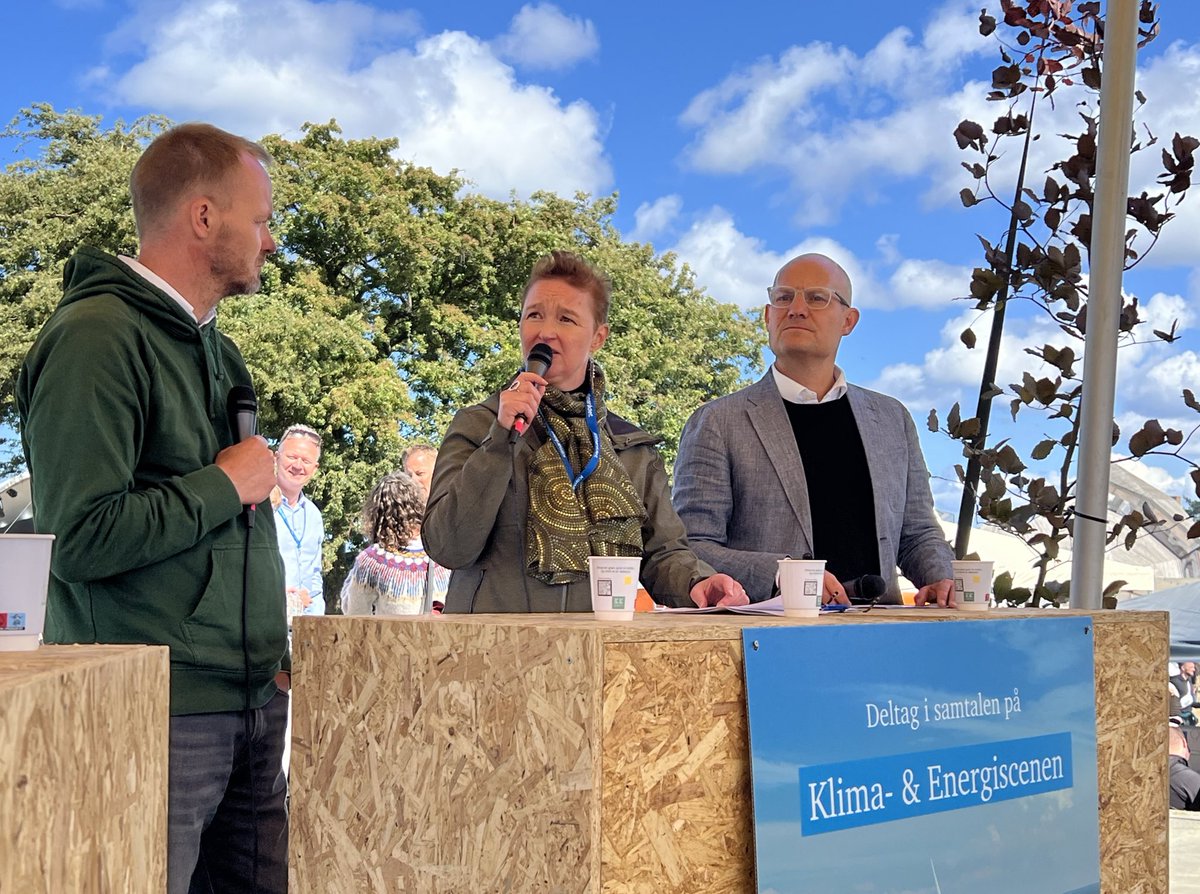 Vi kan ikke blive ved med at bruge så meget biomasse som i dag, og vi skal længere ned, siger @MarieMynster til debat om energisystemet og planetære grænser #fm24 #dkgreen