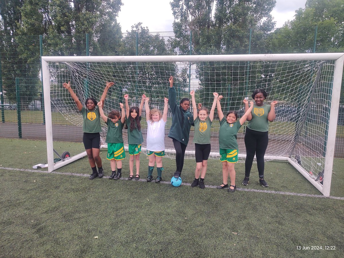 MultisportsS's tweet photo. A brilliant fun morning @BarkingAbbeyPE  delivering @Panathlon Girls Primary Skills football @JPFoundation

20 girls from 3 local schools as well as 16 awesome leaders from @BarkingAbbeyPE https://t.co/L68Kxbibgz