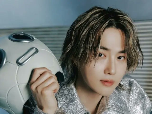 WORLDMUSICAWARD's tweet photo. TOP 10 ALBUMS IN KOREA - Week 23  
1⃣ Give Me That - #WayV — 300.719 units 🔝🆕
2⃣ Armageddon - #aespa — 211.060 
3⃣ 1 to 3 - #SUHO — 123.304🆕
4⃣ GOLDEN HOUR : Part.1 - #ATEEZ — 102.437 
5⃣ Kep1going On - #Kep1er — 63.334🆕
6⃣ PARADOXX - #ONEPACT — 63.249 🆕
7⃣ The Astronaut - #JIN — 27.726 📈
8⃣ Lovely Runner OST — 44.426 🆕
9⃣ Give Me That (SMC) - #WayV — 44.297 🆕 
🔟 Right Place, Wrong Person - #RM — 19,520 📈