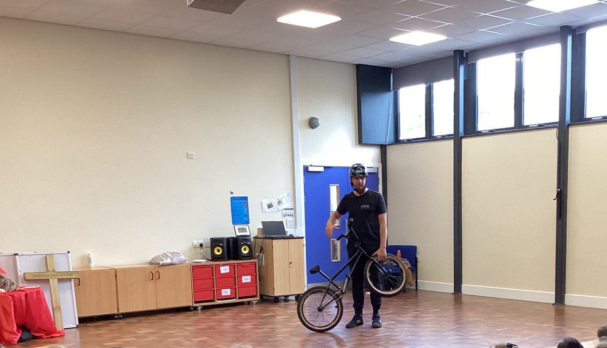 stasaphvp's tweet photo. A massive THANK YOU to Hannah from @AJ_NorthWales for organising for Matti @Fusion__Extreme to come and show us his amazing BMX skills and talk to our children about confidence, perseverance, resilience &amp; never giving up on your dreams. We all LOVED the show. Diolch 🚲 #VPHC https://t.co/jNjLbktRkj