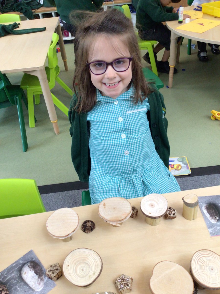 GRPAHazel's tweet photo. This week, in maths, we have been learning about patterns. We have had a go at creating our own patterns using natural materials. 🟢⚪️🟢⚪️ https://t.co/9JIWDCp1Xo