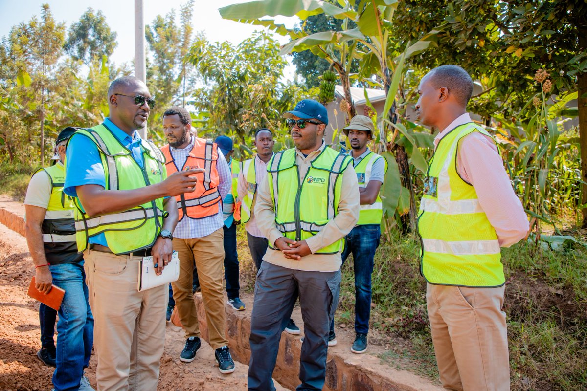 ltd_npd's tweet photo. The Mayor of Kigali visited the 10.6 km Gasogi-Mulindi-Rusororo-Kabuga road works today following the resumption of activities. Smooth journeys ahead!
#KigaliDevelopment #RoadToProgress #MayorsVisit https://t.co/RJuygEahVi