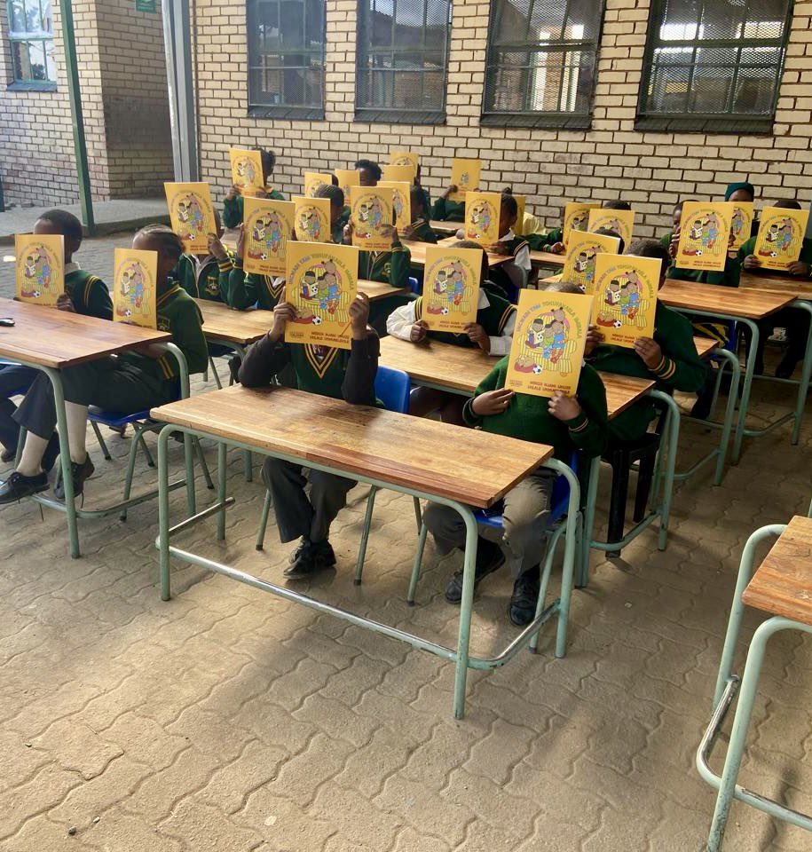 072MISSING's tweet image. The pure joy and excitement continues as we once again handed out MCSA’s colouring-in and story books, which educates the little one’s on #SafetyTipsForChildren, in order to make #SouthAfrica a #SaferPlace for all our children 🙏

If you OR your company would like to get involved