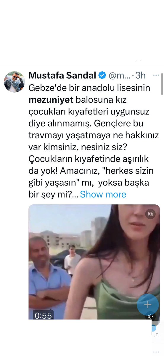 DrDemirdasEn's tweet image. 🇬🇧 İngiltere’nin köklü Pembroke College’in mezuniyet töreni için giyim kuşam kuralları.

-Çıplak bacaklara veya kollara izin verilmez.

-Etekler diz boyu ya da diz altı olur.

-Aşırı takı yasak.

-Renkli saç yasak.

(Çıplaklığı medeniyet olarak algılayan yobazlara duyurulur.)