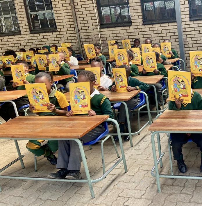 072MISSING's tweet image. The pure joy and excitement continues as we once again handed out MCSA’s colouring-in and story books, which educates the little one’s on #SafetyTipsForChildren, in order to make #SouthAfrica a #SaferPlace for all our children 🙏

If you OR your company would like to get involved