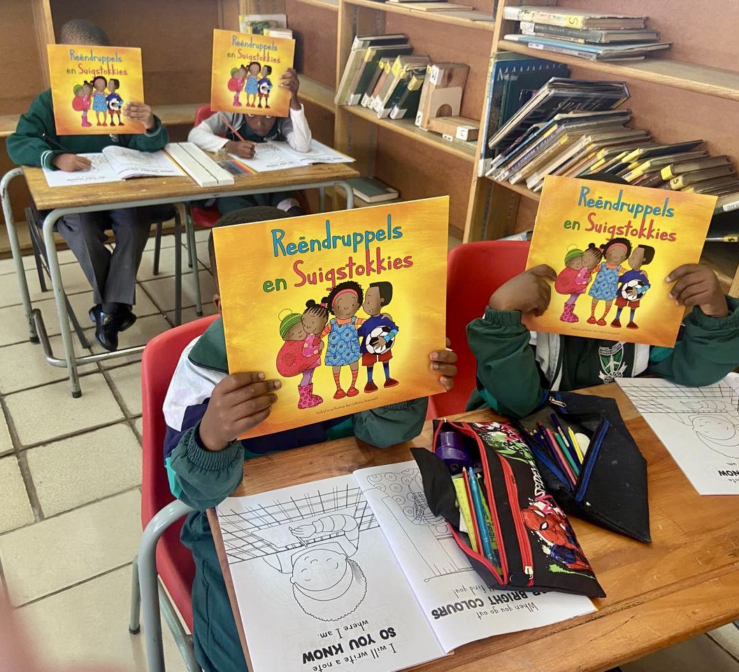 072MISSING's tweet image. The pure joy and excitement continues as we once again handed out MCSA’s colouring-in and story books, which educates the little one’s on #SafetyTipsForChildren, in order to make #SouthAfrica a #SaferPlace for all our children 🙏

If you OR your company would like to get involved