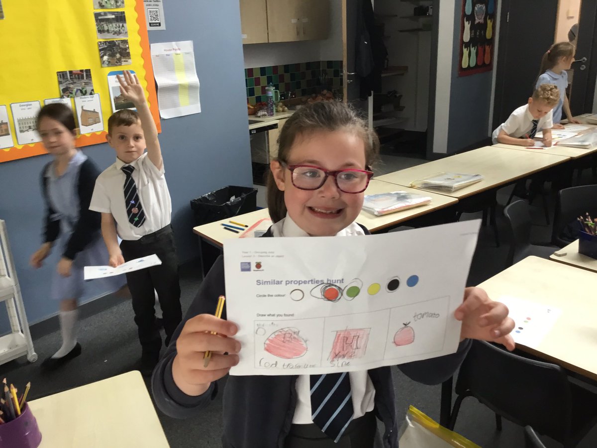 QRA_2028Y3's tweet photo. Today in computing we looked at how computers count and group objects. We counted objects like a computer would. We finished by completing our own property hunt by searching for things based on their colours #qracomputing https://t.co/ce8wgBQtY7