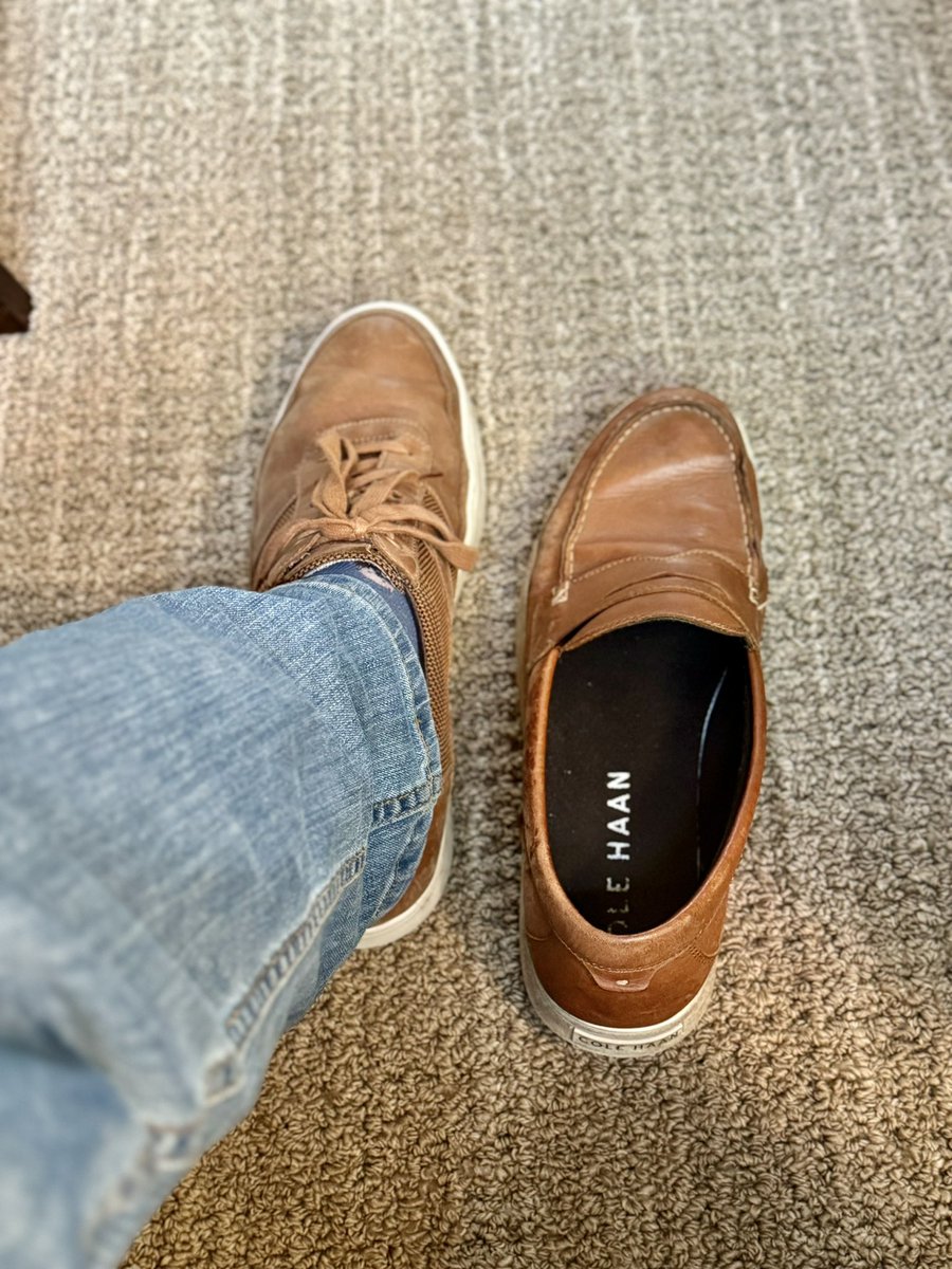 jeffbrannen6's tweet photo. @dieworkwear @dieworkwear Are boat tennis shoes different than dress tennis shoes? Or  same rule, just better off with the boat shoes? Asking for a friend. I realize I am opening things to “that’s not a boat shoe.” The sole on both seems boat to me. https://t.co/QI5NDRAnBH