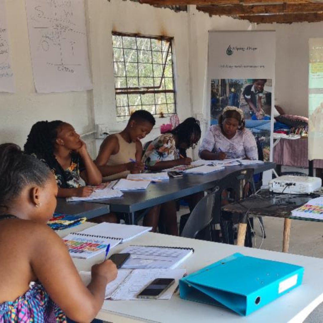 aspringofhope's tweet image. In this quarter we launched the Women in Entrepreneurship Program sponsored by Itirele Foundation Charitable Trust in partnership with African Olive Training and Nourish Eco Village in Sigagula, Acornhoek.