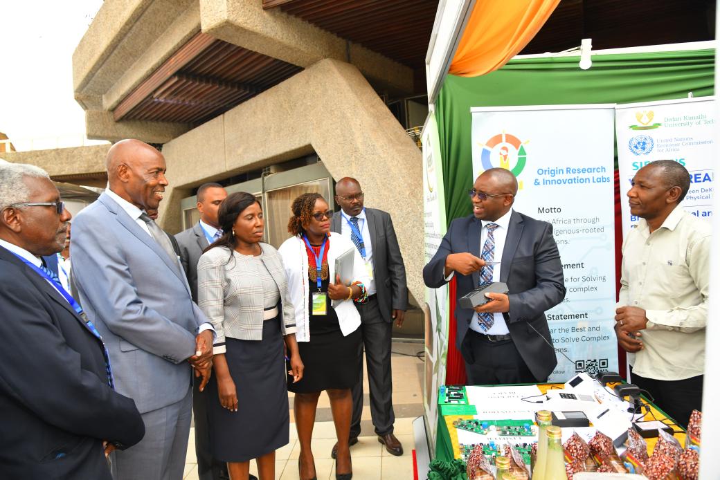 DeKUTkenya's tweet photo. The Cabinet Secretary Ministry of Education, Hon. Ezekiel Machogu, EGH, played a vital role in the 4th Biennial Conference organized by the Commission for University Education (CUE) at the Kenyatta International Convention Center (KICC).
#4thBiennialConference #Education https://t.co/TfrquPRddz