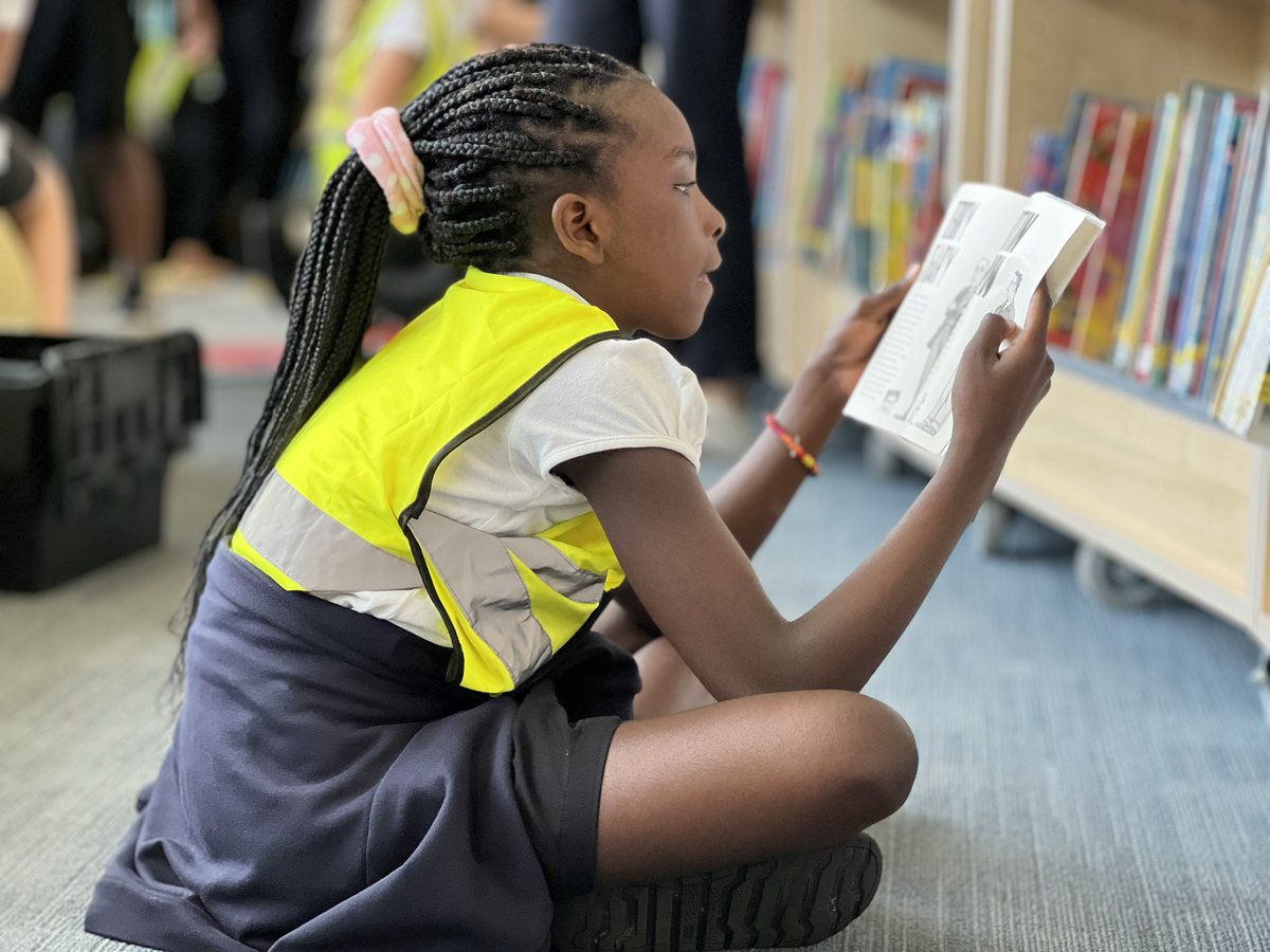 RockliffeManor's tweet image. Year 5s final trip @SladeLibrary .