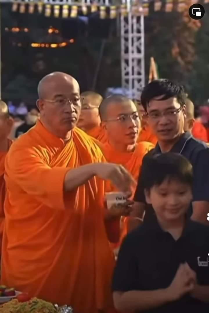 danxunau's tweet photo. Bộ mặt thật của một trong những "tu giả"... https://t.co/QbRKO2UrZ3