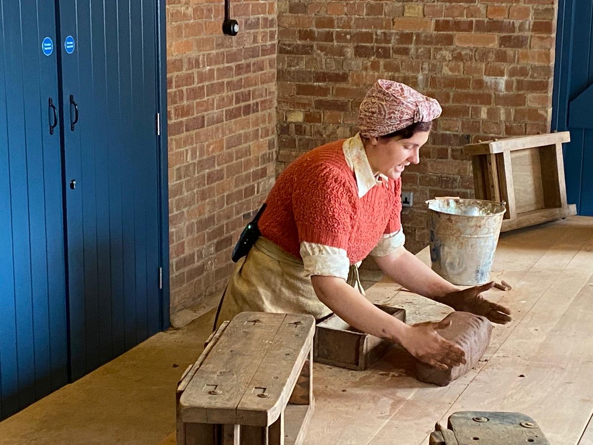 RhiannonJH_CEO's tweet image. Next up ⁦@Aimuseums⁩ #AIMconference2024 the great ⁦@BCLivingMuseum⁩ Carol King kicking off community &amp;amp; conservation session 👏👏