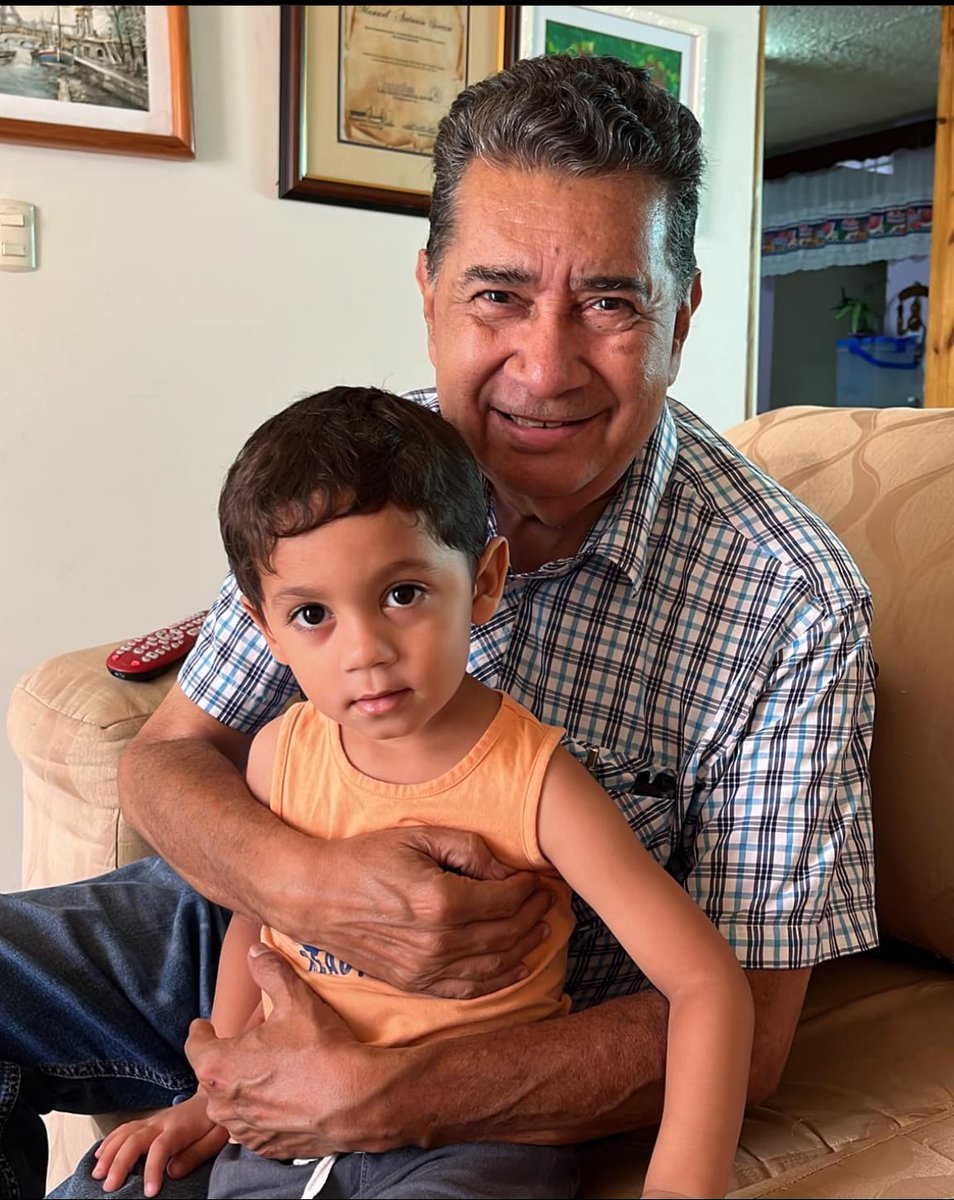 Queremos enviar un saludo muy especial para don Tony Sierra, quien se encuentra de cumpleaños.
Ojo al dato: El es padre de nuestro hermano Cristian Marcel Sierra y además compositor del tema: 
Planeta Azul 🌎

En nombre del progreso, de necias ambiciones
En nombre del dinero…