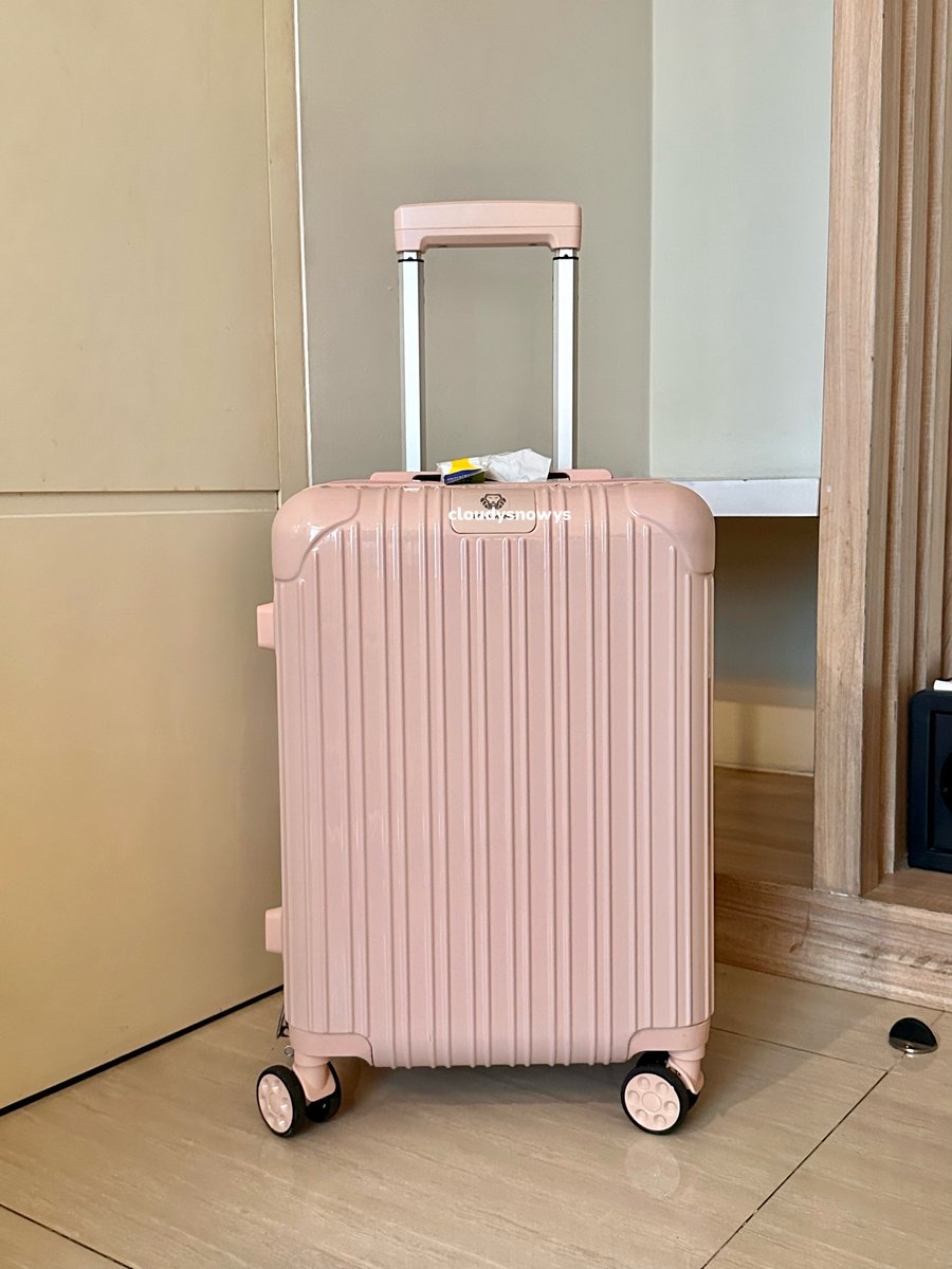 cloudysnowys's tweet photo. MY TRAVELING THINGS😃🫵🏻

sebagai orang yang suka bolak balik keluar kota 4 barang ini bener2 usefull &amp; kepake banget!

BISA BUAT ANAK KOS JUGAK must have apalagi koper deh aslik bener2 kepake🤡🙏🏻 https://t.co/tR75hdQNQm