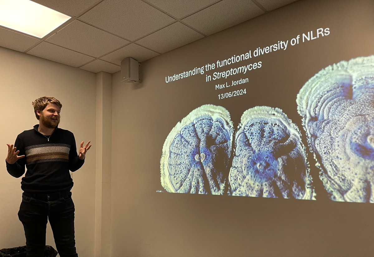 #CelebratingAlumni Max <a href="/biologymax/">Max Jordan</a> revisiting our lab meeting 5 years later 🥂