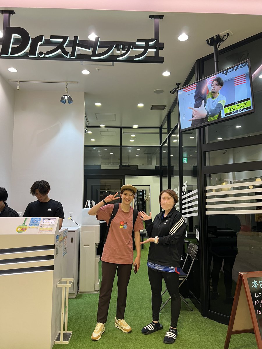 ds_mikurin0820's tweet photo. お疲れ様です✨️
昨日は同期であるOPSVのシバテルが
ストレッチを受けに来て下さりました😊
相変わらず笑い声は研修時代と変わらないですが、沢山勉強になることばかりで刺激沢山もらいました!
行動は止めずに目標に向かって頑張るぞ🔥
#みなとみらい
#OPSV
#同期
#来てくれてありがとう https://t.co/Drh4IbARds