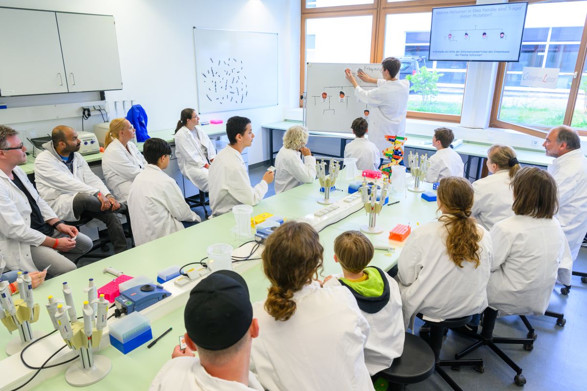 Am 22. Juni öffnen unsere Forschenden die Labore für die Besucher:innen der <a href="/LNDWBerlin/">LNDWBerlin</a> Das Programm des <a href="/campusbuch/">Campus Berlin-Buch</a> bietet eine Fülle an Wissenszuwachs &amp; Unterhaltung  für die ganze Familie. Tauchen Sie ein in die faszinierende Welt der  Biomedizin! campusberlinbuch.de/de/lange-nacht…