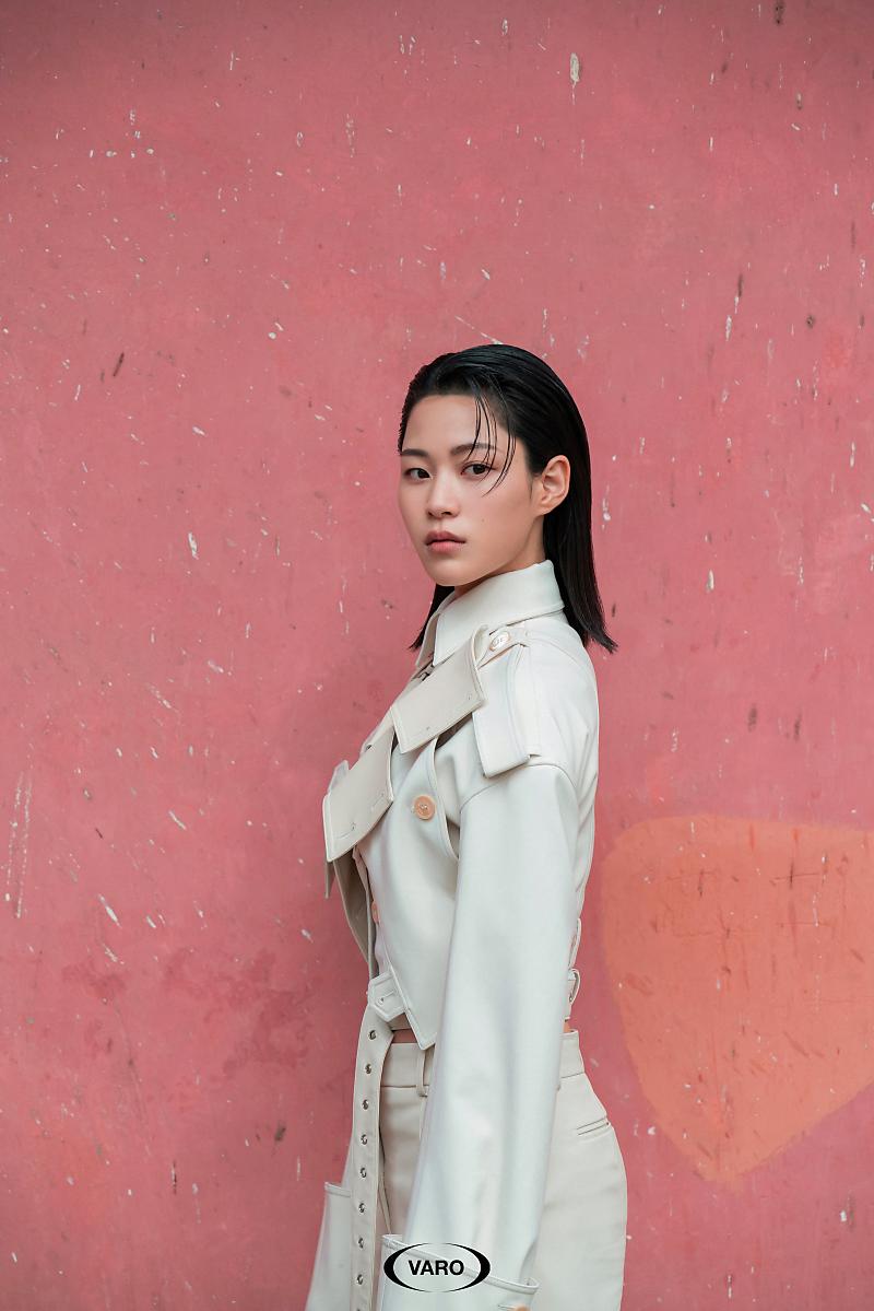 SooKyungpic's tweet photo. More behind the scenes pictures from Varo 

https://t.co/4hcCKD1Z8W

#LeeSooKyung #이수경 https://t.co/Ow5bgqkR3I