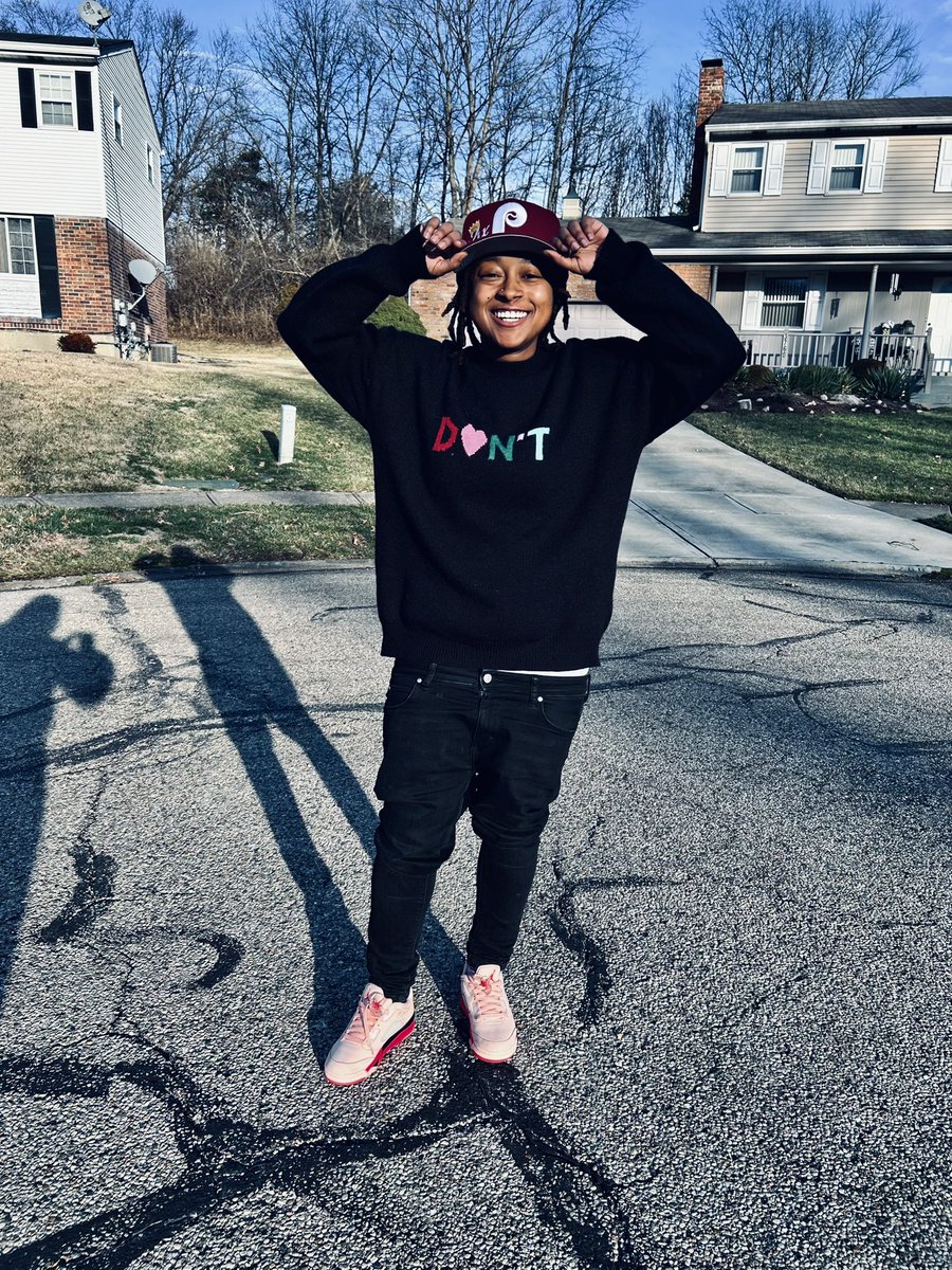 duwap513's tweet photo. @shimiab_ this the closest I got to a “switch up” 😭  i can go from hood nigga to corporate in 2 seconds https://t.co/qYRtn7KLtc