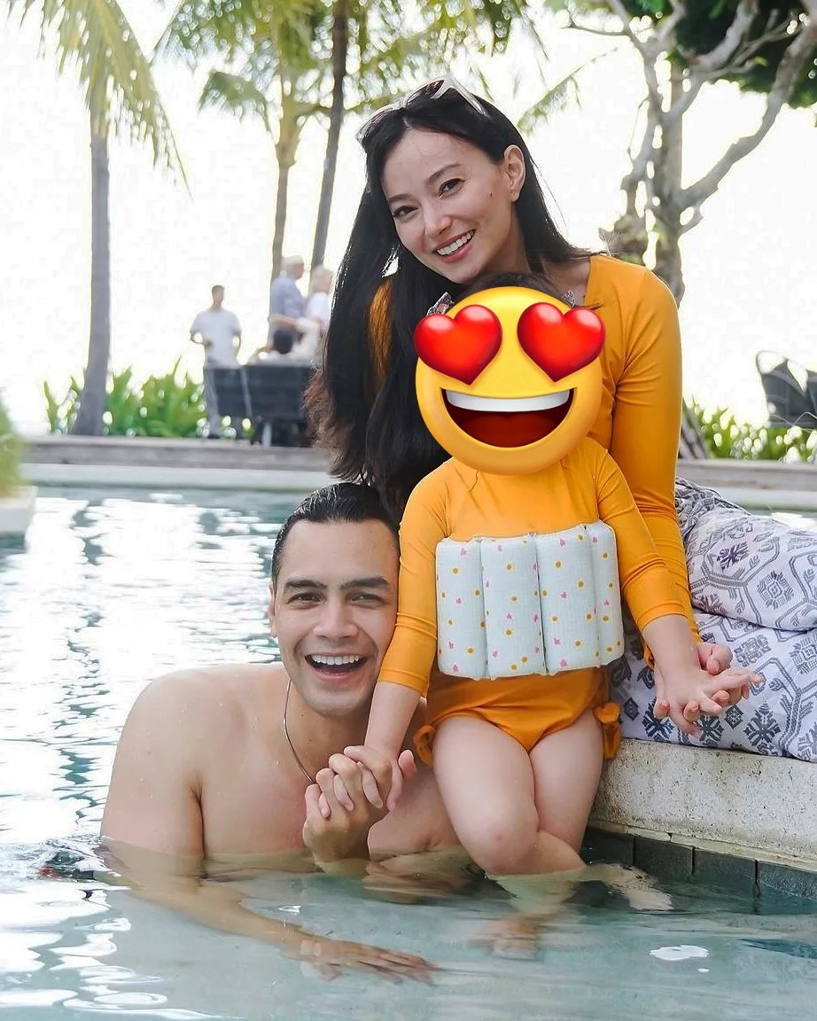 mrvvip's tweet photo. Jonas Rivanno shirtless on pooltime. #selebwatch https://t.co/fYAXBhy4tQ