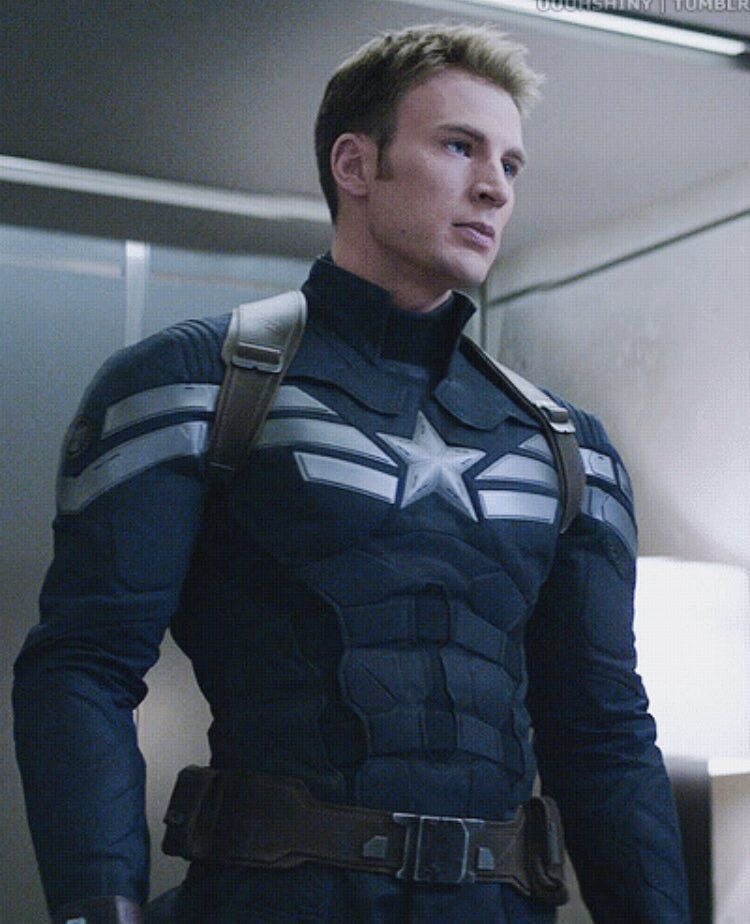 Happy Birthday, Chris!! 🥳🎂🎈💙 I hope you have an amazing day celebrating with your family and friends! 😊