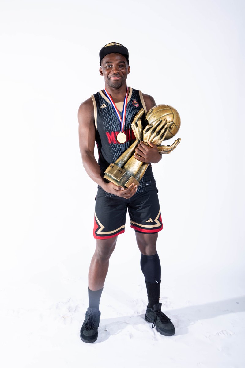 Un capitaine heureux et champion 🇫🇷🏆

#FinalesBetclicELITE 
<a href="/yakubaouattara/">yak</a>