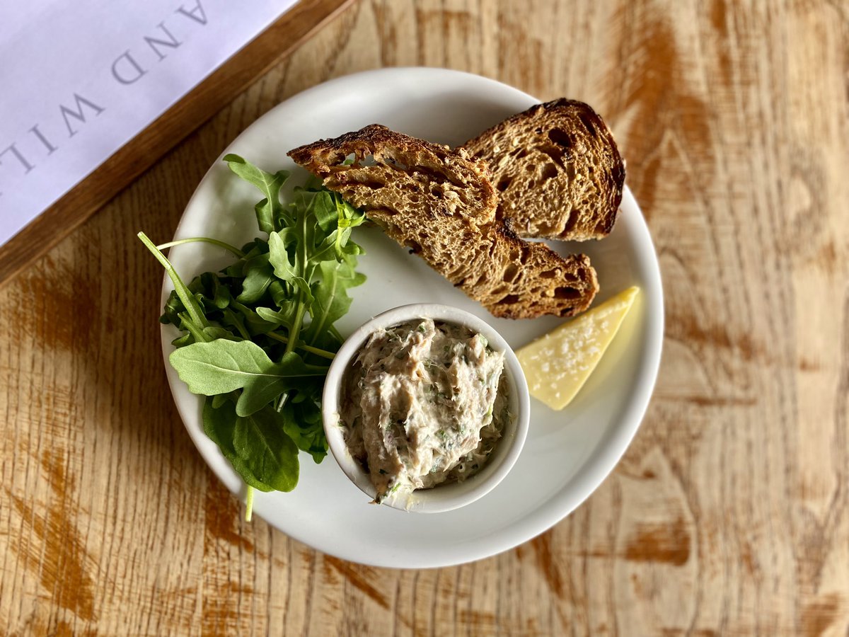 Smoked mackerel pâtè with salted butter and wholegrain toast 🍽️

#newdish #newstarter #summerdish #busbyandwilds