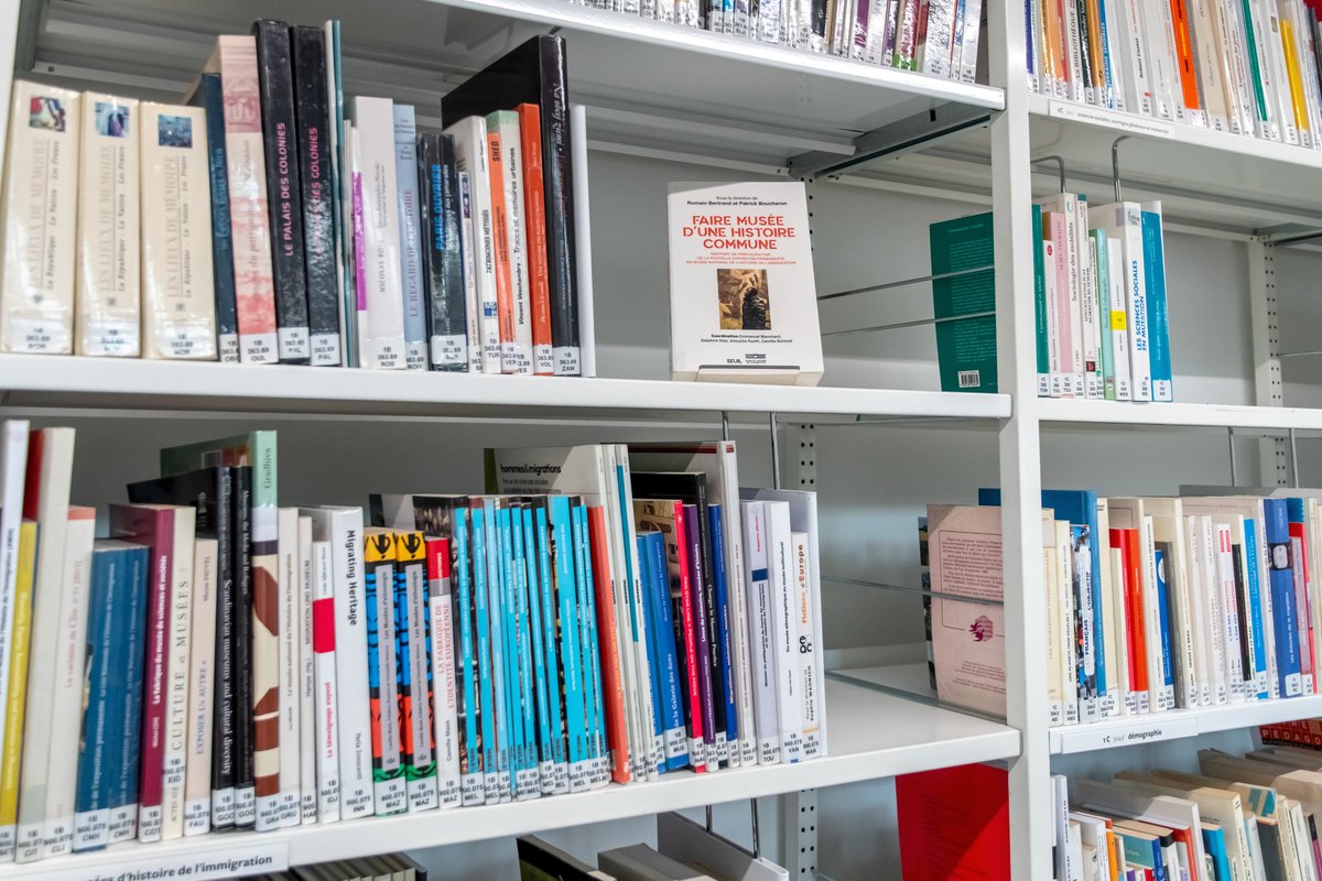 Palais de la Porte Dorée tweet media